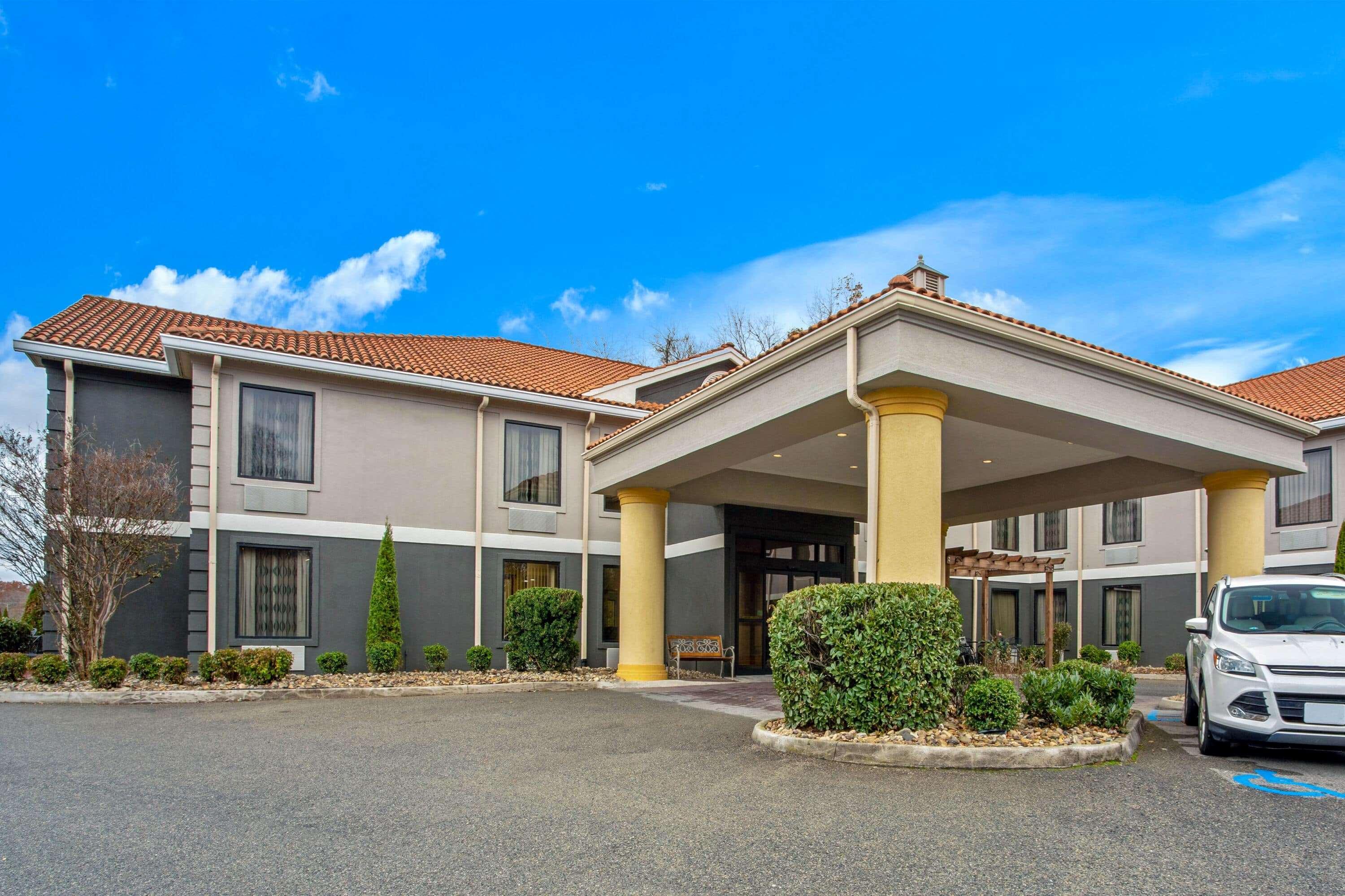 La Quinta Inn By Wyndham Radford Esterno foto