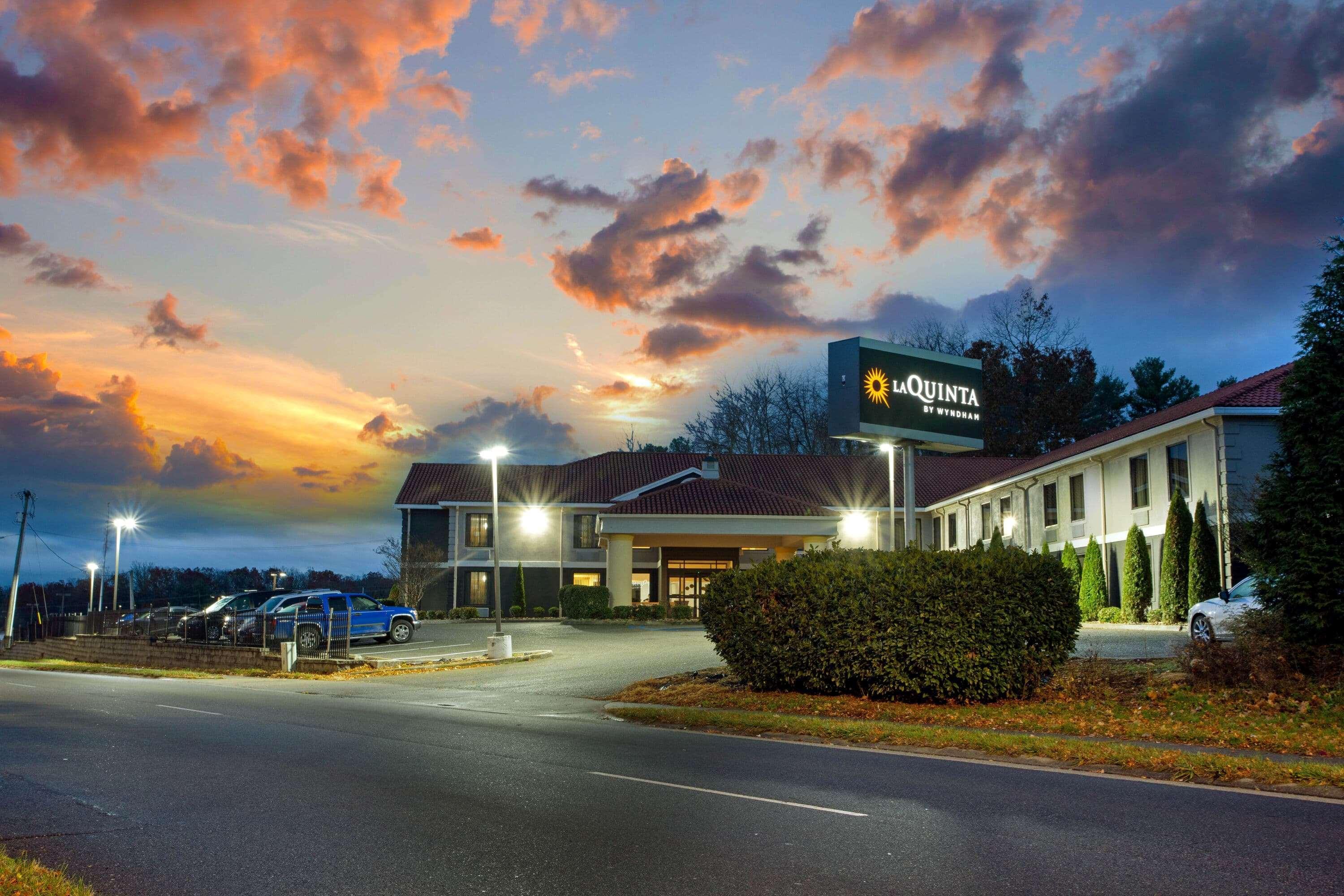 La Quinta Inn By Wyndham Radford Esterno foto