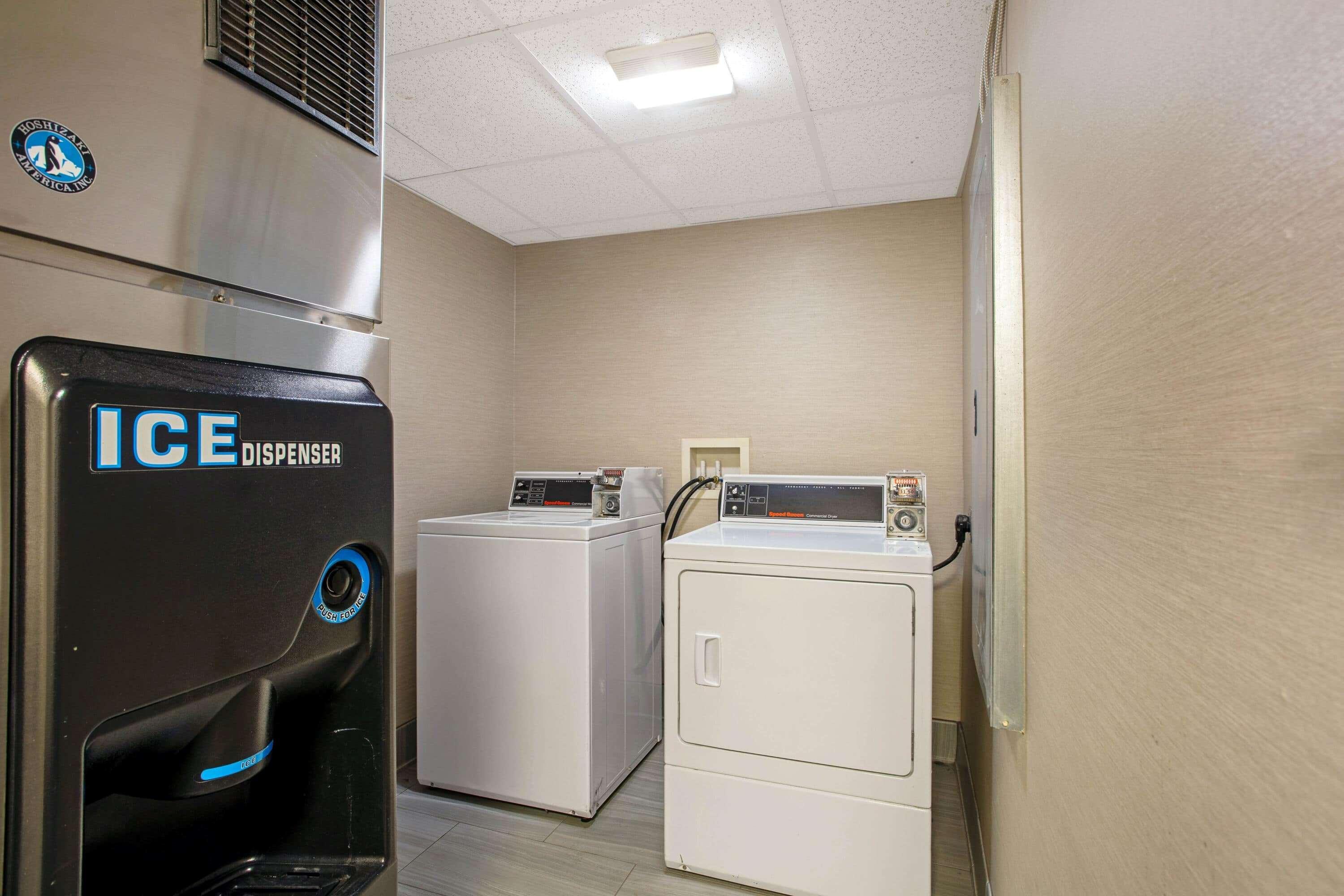 La Quinta Inn By Wyndham Radford Esterno foto
