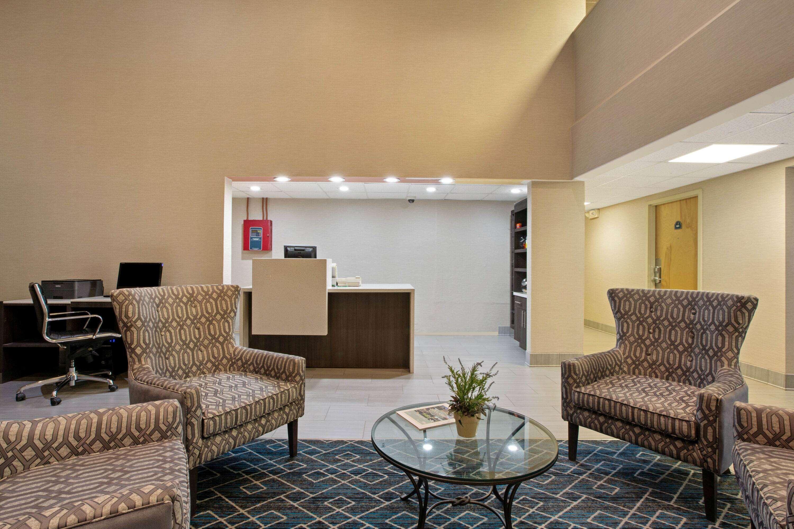 La Quinta Inn By Wyndham Radford Esterno foto