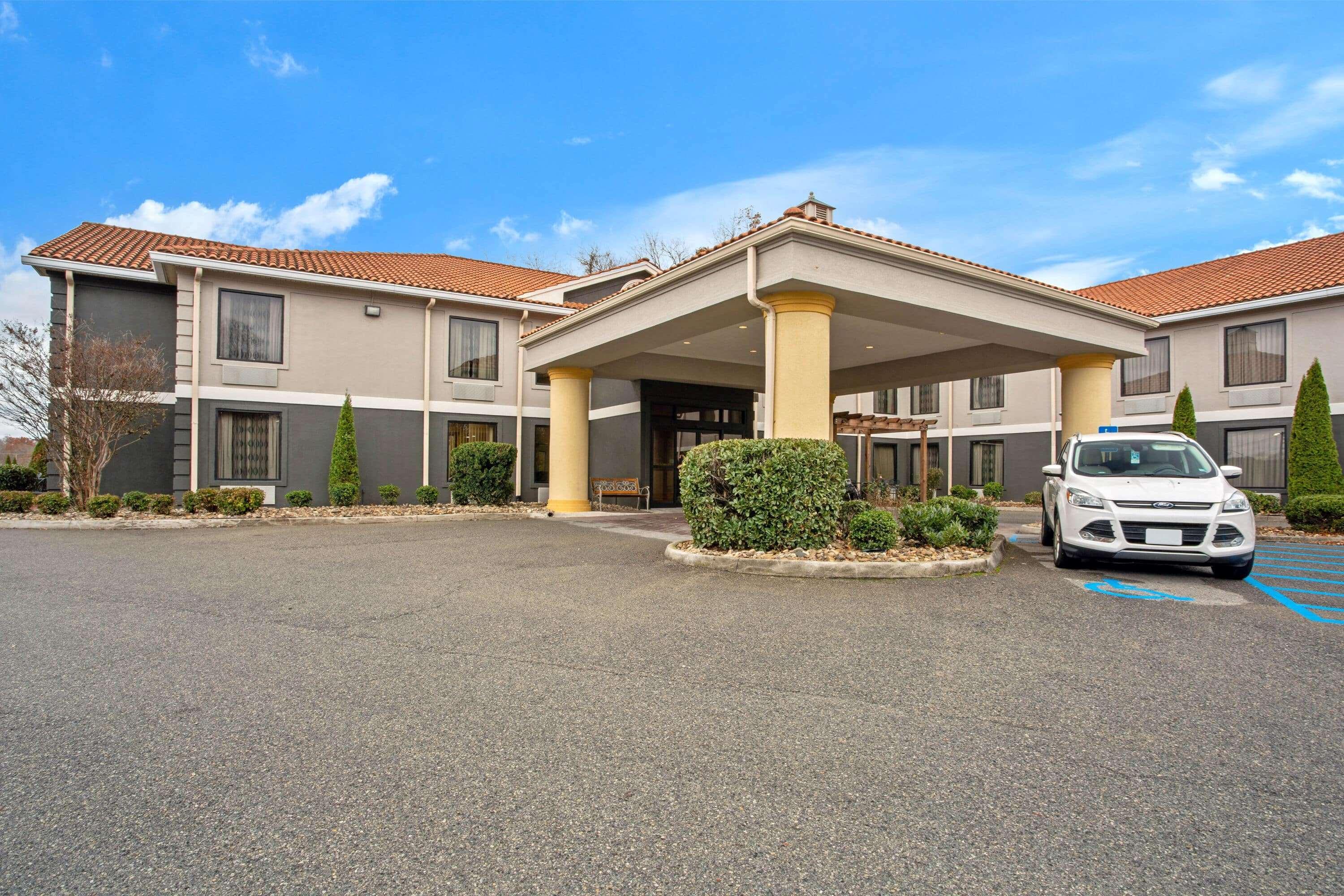 La Quinta Inn By Wyndham Radford Esterno foto