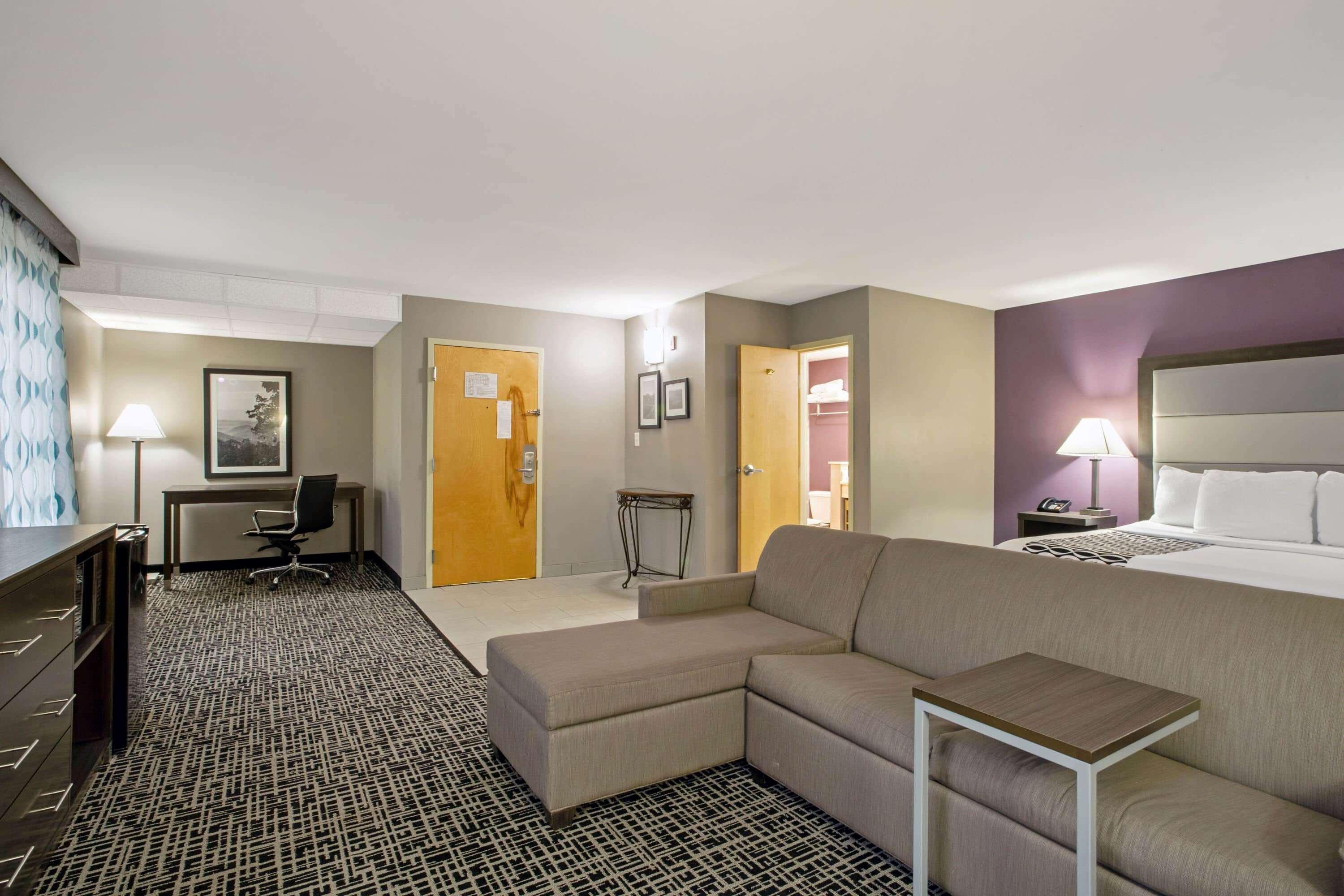 La Quinta Inn By Wyndham Radford Esterno foto