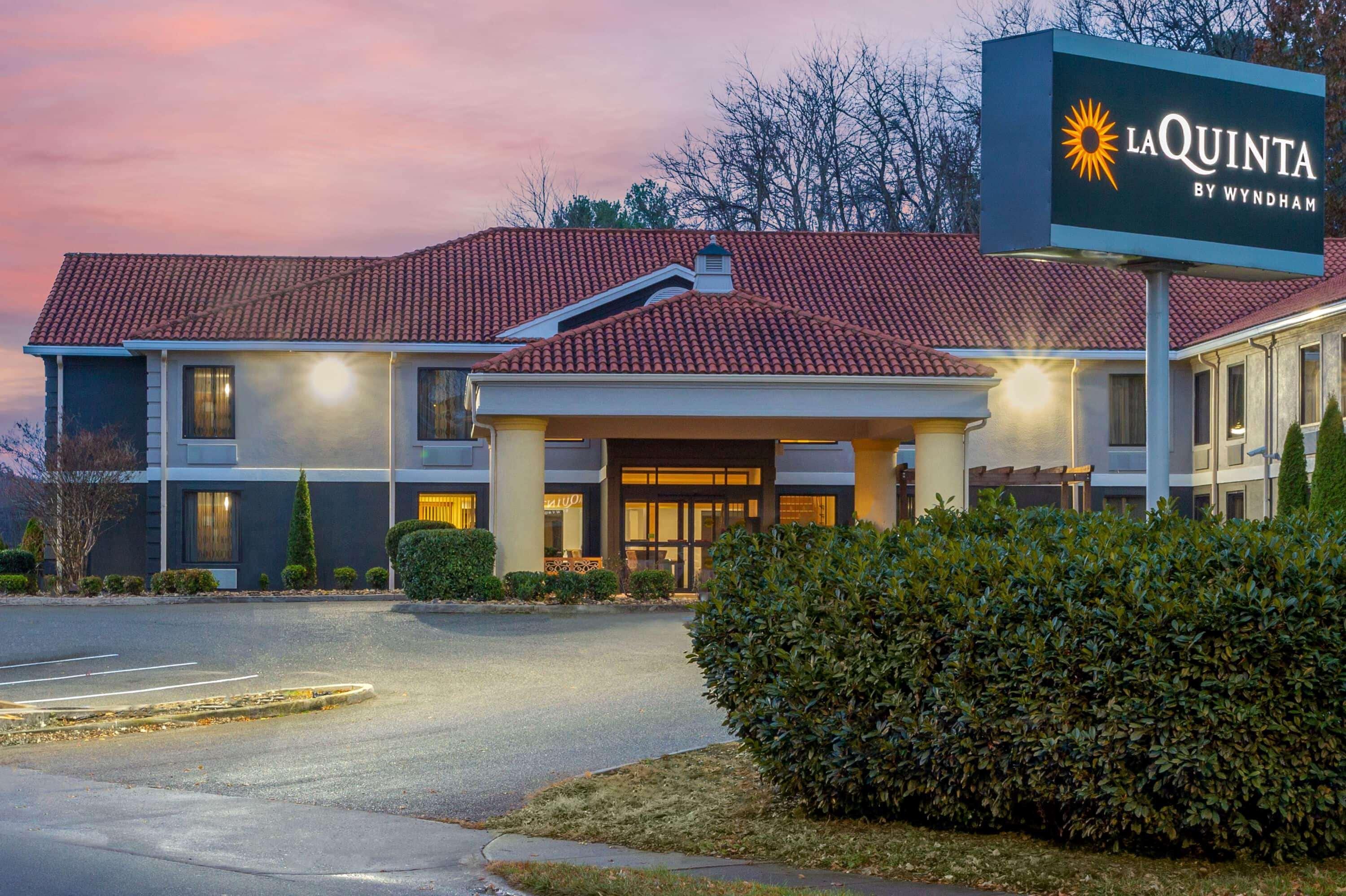 La Quinta Inn By Wyndham Radford Esterno foto