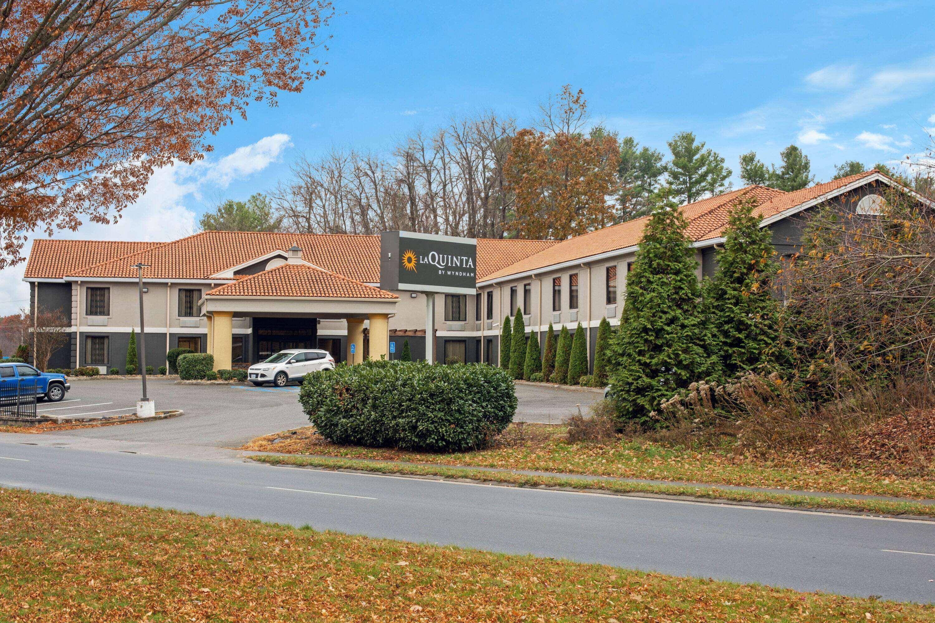 La Quinta Inn By Wyndham Radford Esterno foto