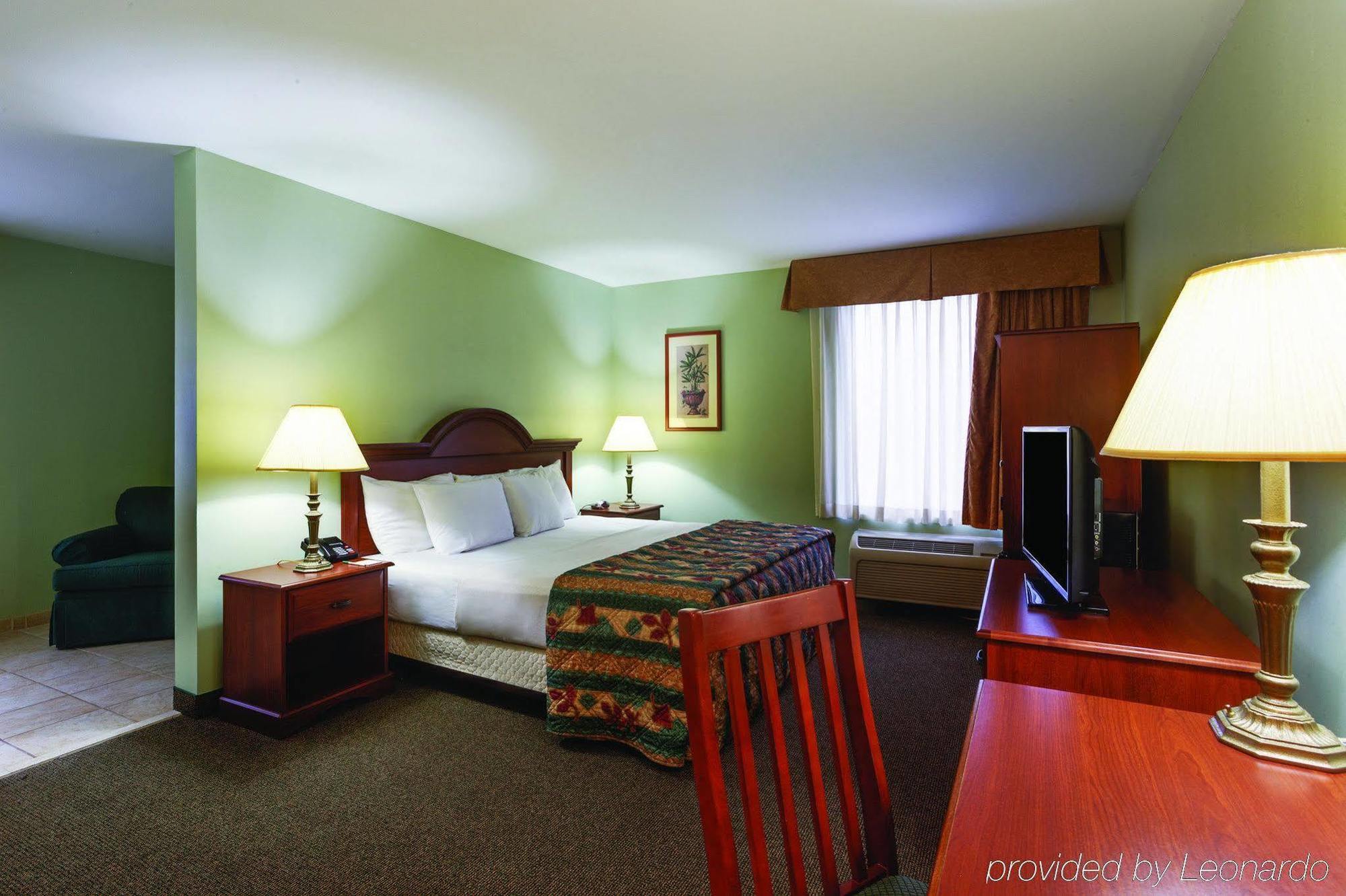 La Quinta Inn By Wyndham Radford Esterno foto