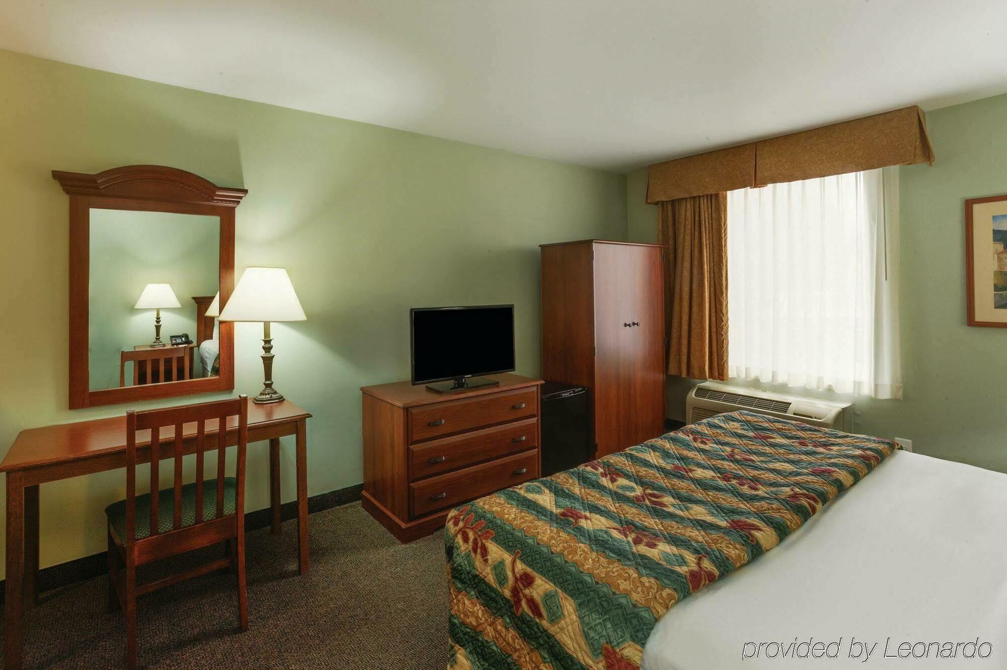La Quinta Inn By Wyndham Radford Esterno foto